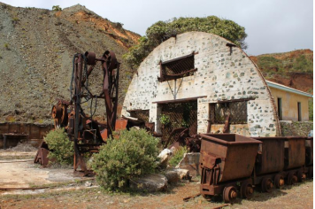 Visite du vieux village minier de Tiébaghi 